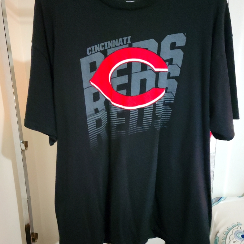Cincinnati Reds short sleeve tee